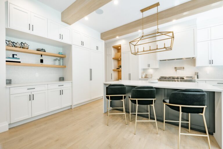 Large,Modern,Farmhouse,Kitchen,With,White,Walls,Cabinets,Countertops,Bar